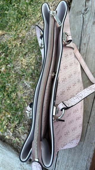 Bolso Guess Rosa y Blanco