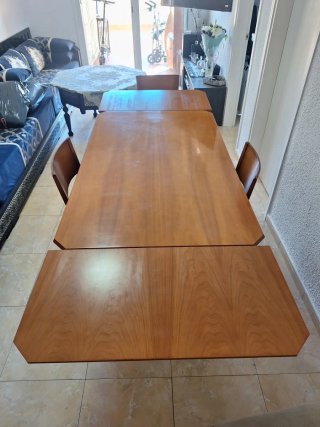 Mesa de comedor ampliable con 4 sillas