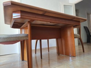 Mesa de comedor ampliable con 4 sillas