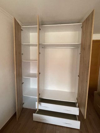 Armario 3 puertas madera y blanco