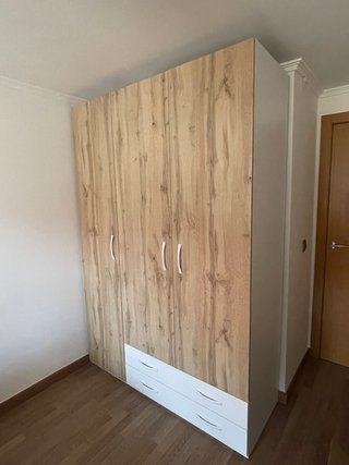 Armario 3 puertas madera y blanco