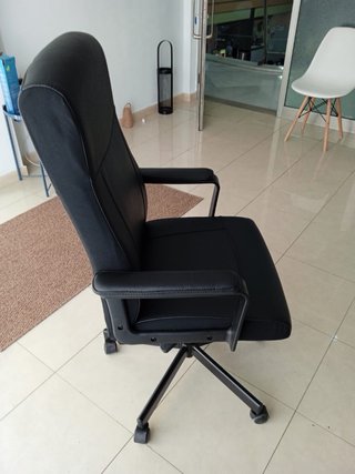 Escritorio y sillas oficina Chiclana