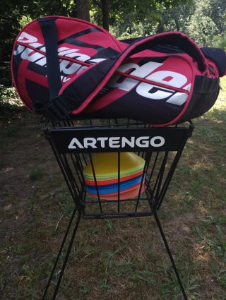 Paletero, cesto y setas Pádel