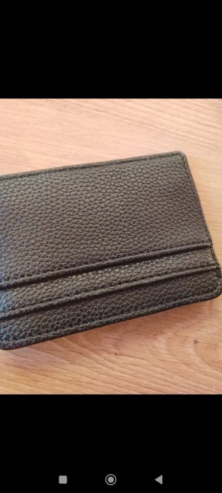 Bolso y tarjetero negro con alas