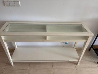 Mesa consola blanca con tapa de cristal