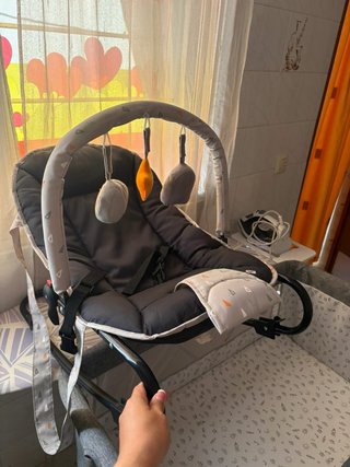 Hamaca para bebé gris y naranja