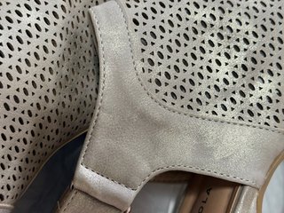 Sandalias Piccola Talla 40 Beige Doradas