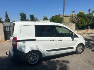 Ford E-Transit Courier 2017