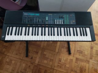 Teclado Yamaha PSR-36 con soporte