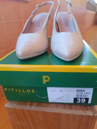 Zapatos de tacón color champagne