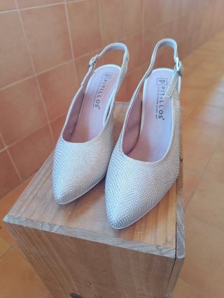 Zapatos de tacón color champagne