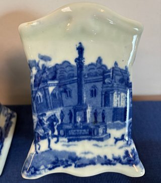 Par Tarros Victoria Ware Ironstone Azul y Blanco
