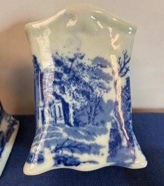 Par Tarros Victoria Ware Ironstone Azul y Blanco