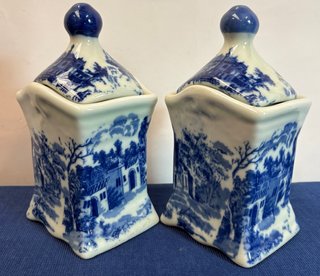 Par Tarros Victoria Ware Ironstone Azul y Blanco