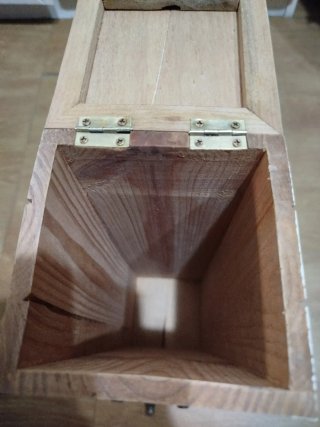 Caja madera Café con detalles metálicos