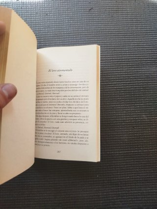 Libro "El libro de la felicidad"
