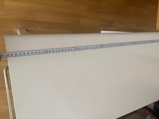 Mesa de madera blanca extensible
