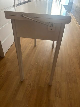 Mesa de madera blanca extensible