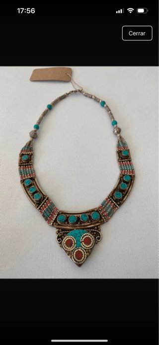 Collar hecho en India