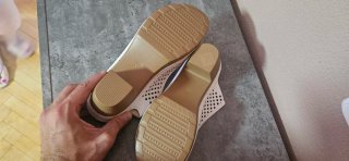 Sandalias blancas mujer con flor
