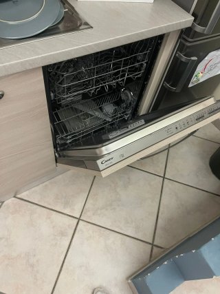 Tavolo da pranzo con 4 sedie bianche