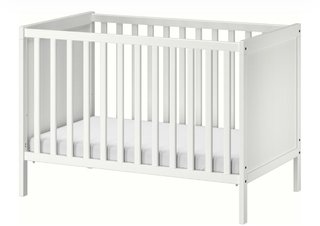 Cuna Ikea blanca con colchón.
