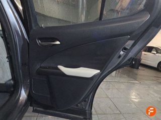 Lexus UX 2.0 250h Business
