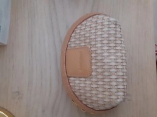 Monedero tejido beige y blanco