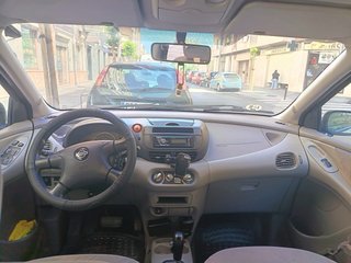 Nissan Almera tino luxury 2002