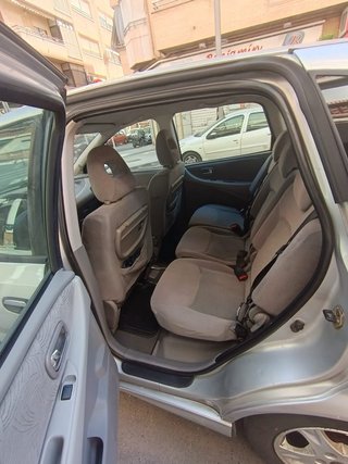 Nissan Almera tino luxury 2002