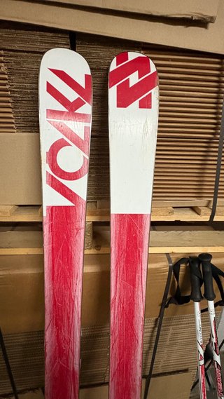 Völkl Ledge 155 + Fijaciones Marker y Bastones