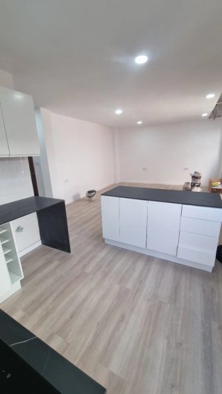 Se vende piso REFORMADO y amplio