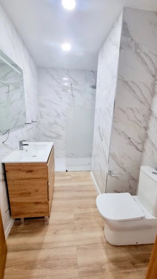 Se vende piso REFORMADO y amplio