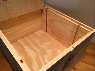 Scatola di legno con coperchio ribaltabile, molto robusta