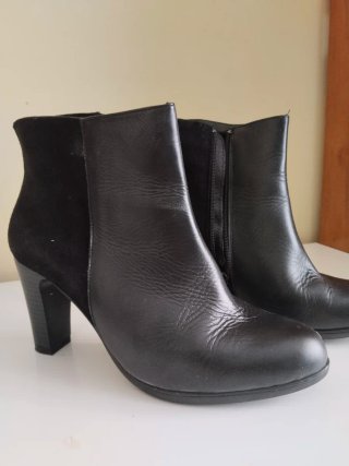 Botines de piel negros tacón