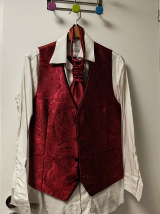 Traje de Novio Negro y Rojo