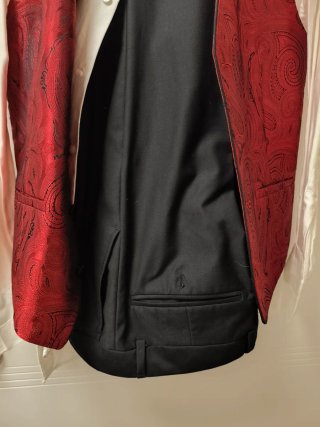 Traje de Novio Negro y Rojo