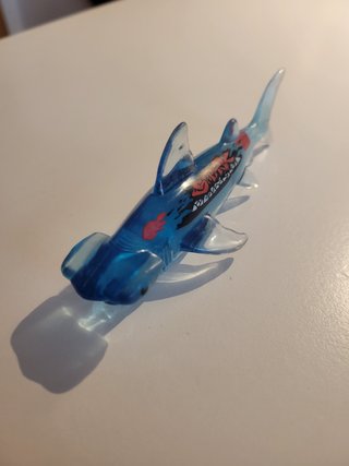 2 Juguetes Tiburones Plástico Transparente