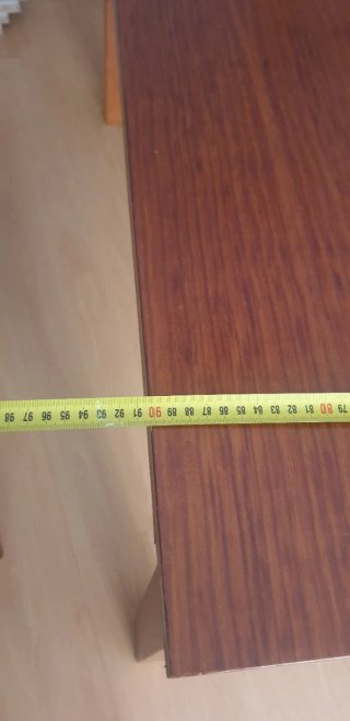 Mesa de salón de madera maziza con patas estables