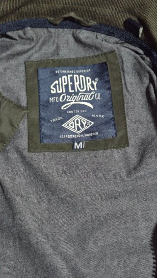 Cazadora Superdry verde oscuro. Talla M