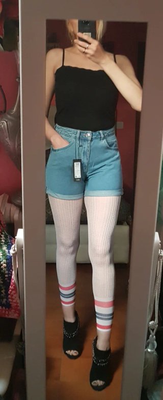 Nuovi shorts in denim blu