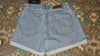 Nuovi shorts in denim blu