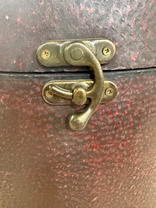 Maleta cilíndrica/Sombrerera Vintage +2Carruseles
