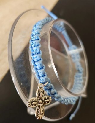 Pulseras tejidas con cruz "buenas vibras"