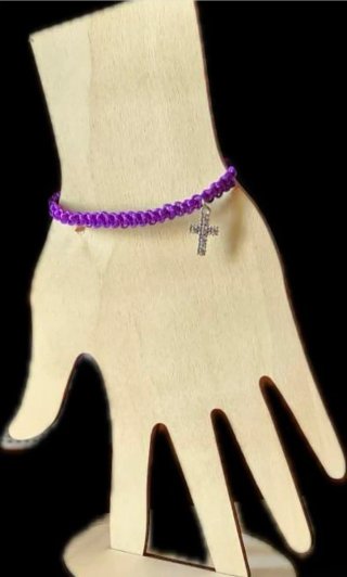 Pulseras tejidas con cruz "buenas vibras"
