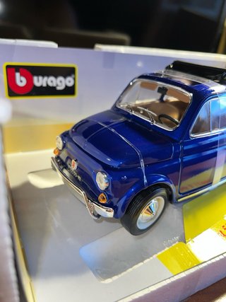 Bburago Fiat 500 L 1/18 Gold Collezione