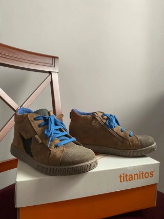 Botas Titanitos niño marrones y azules talla 34