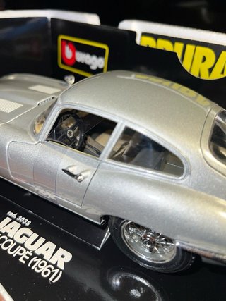 Bburago Jaguar E-Type Coupé 1961 Argento 1:18