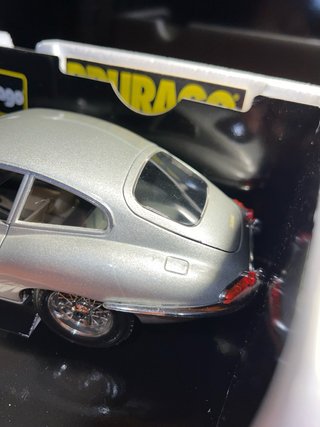 Bburago Jaguar E-Type Coupé 1961 Argento 1:18