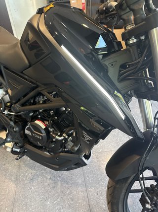 VOGE 125R Negra - Moto Naked